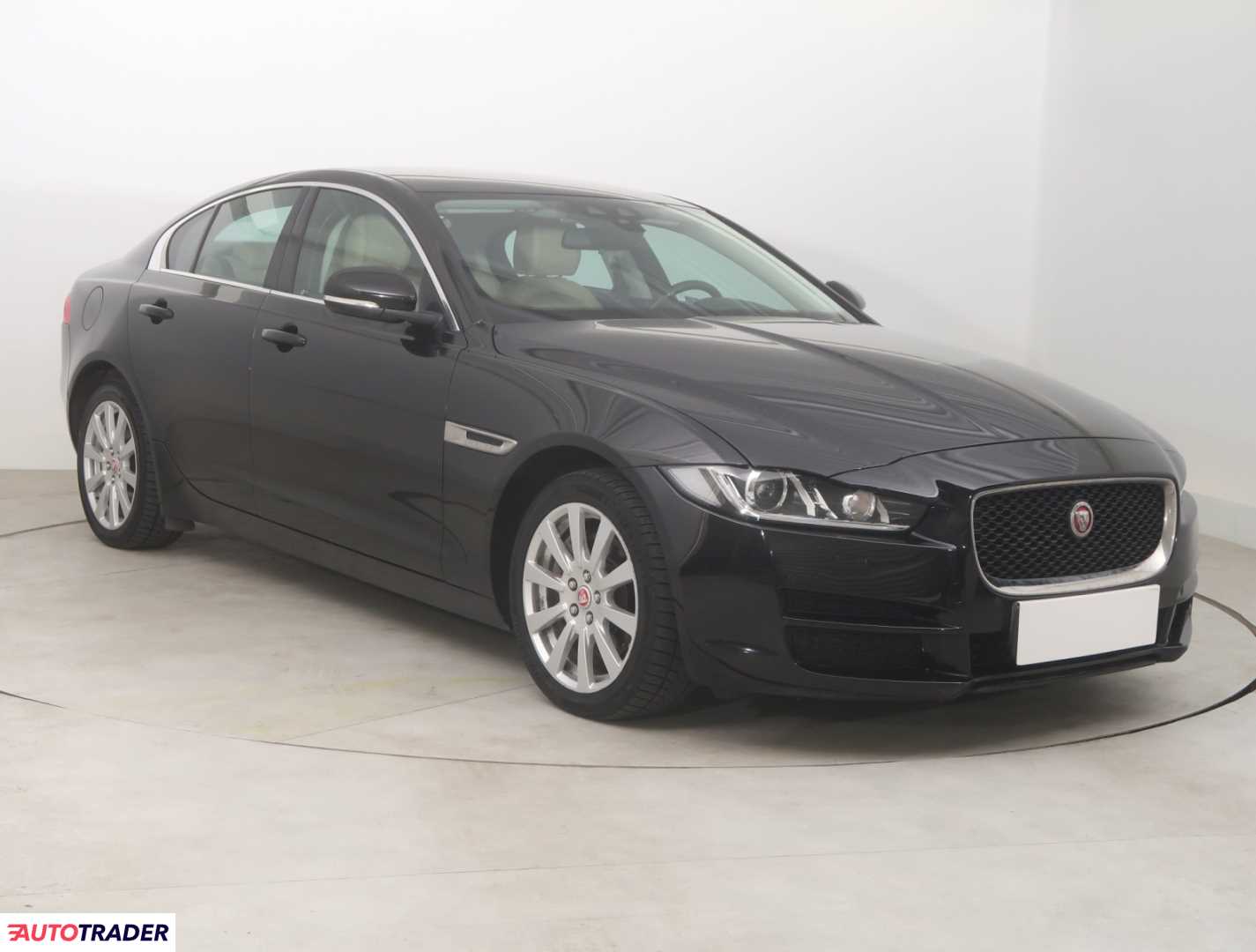 Jaguar XE 2016 2.0 177 KM