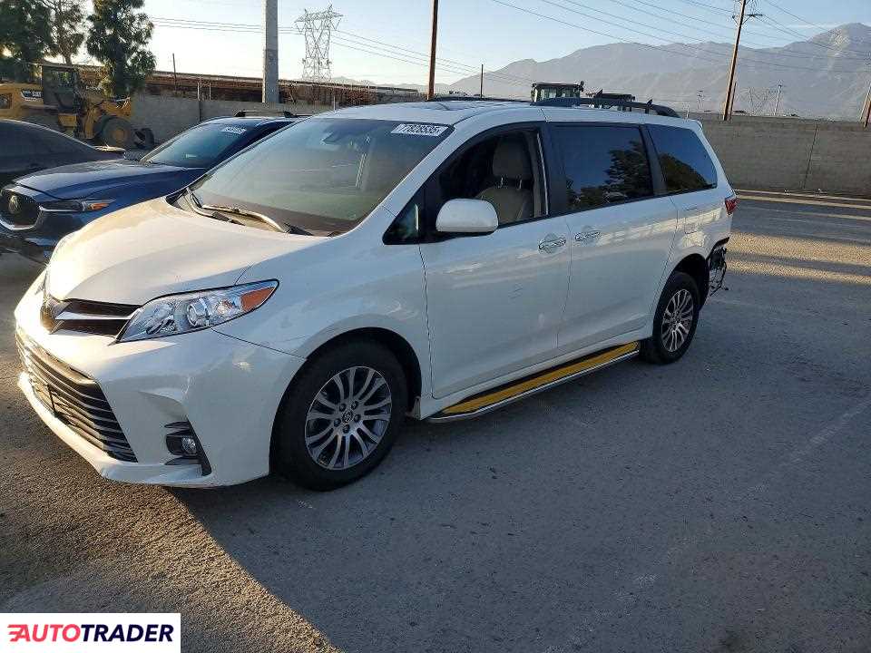 Toyota Sienna 2020 3