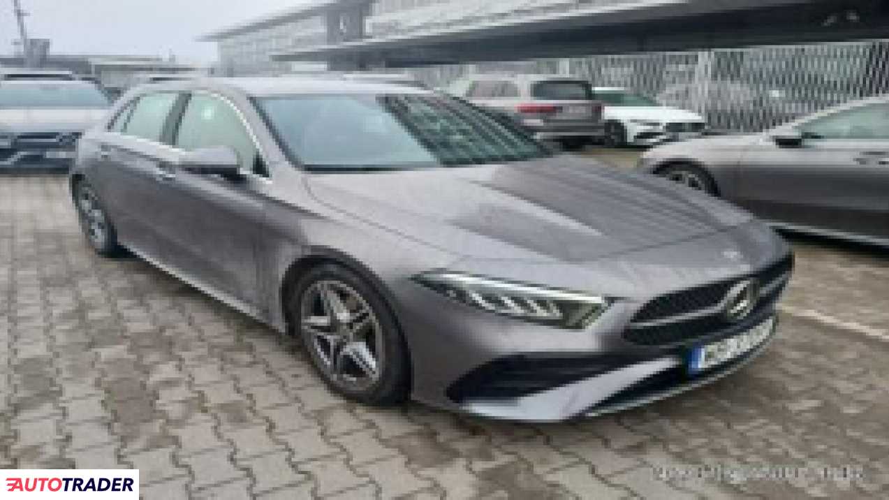 Mercedes A-klasa 1.3 benzyna 163 KM 2023r. (Komorniki)