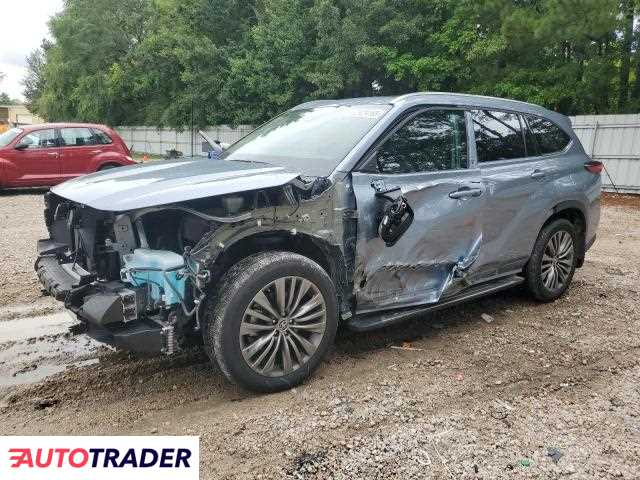 Toyota Highlander 2021 3