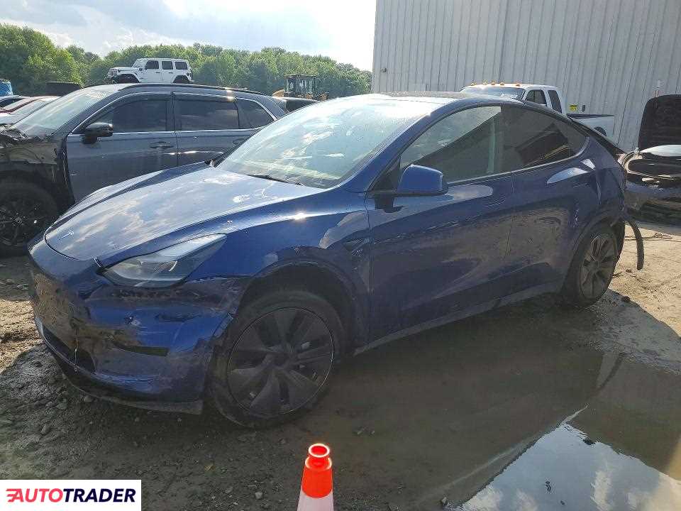 Tesla Model Y 2025