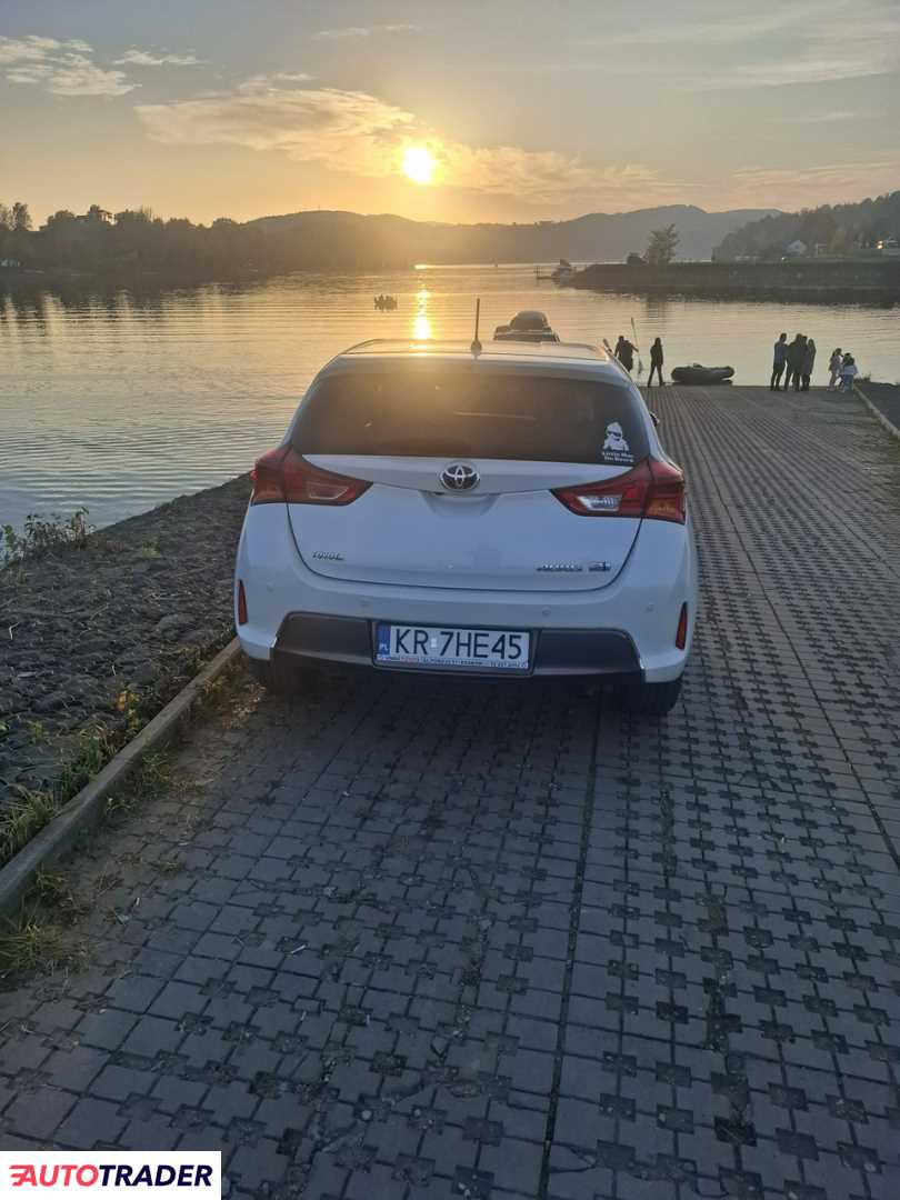 Toyota Auris 2012 1.8 99 KM