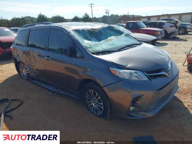 Toyota Sienna 2019 3