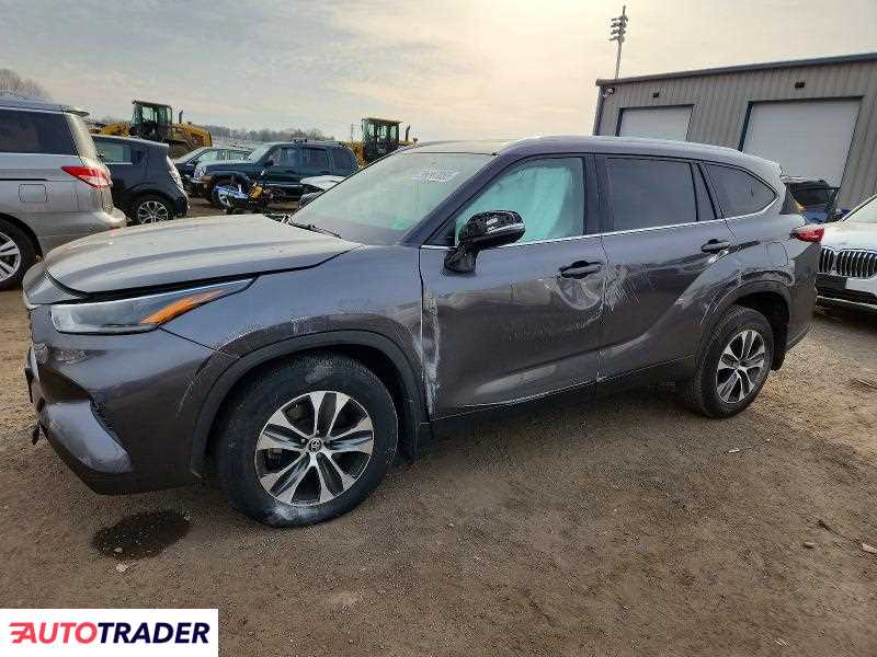 Toyota Highlander 2021 3