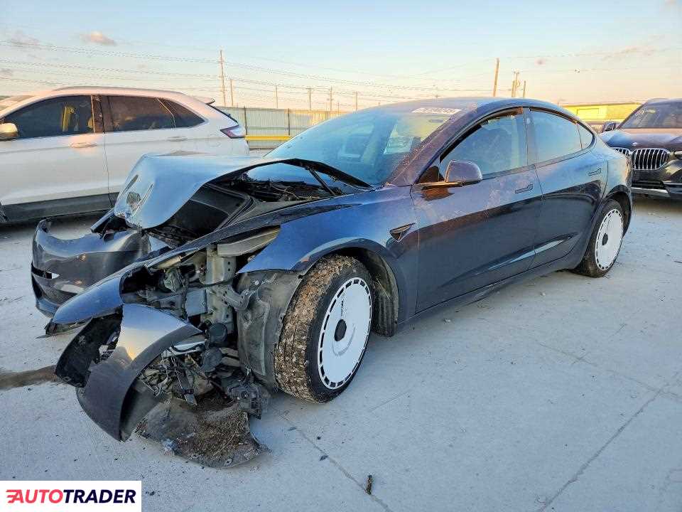 Tesla Model 3 2022