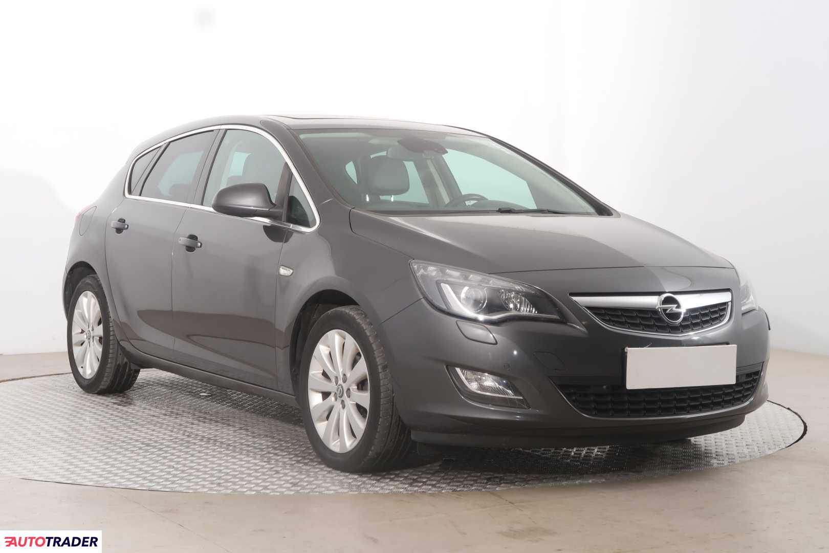 Opel Astra 2012 1.4 138 KM