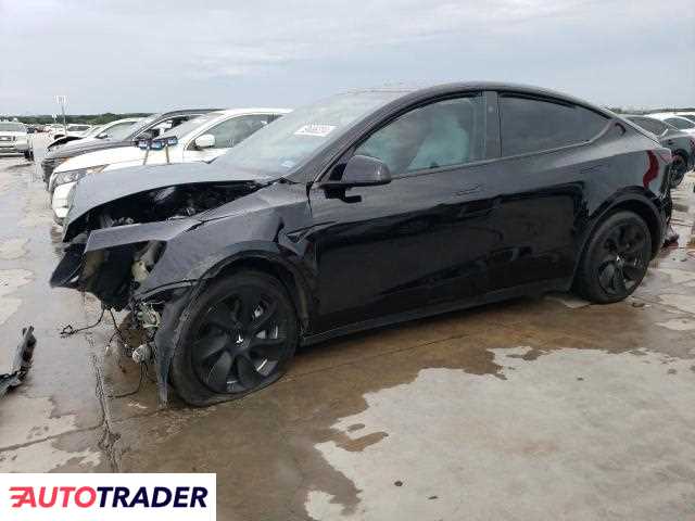 Tesla Model Y benzyna 2023r. (GRAND PRAIRIE)