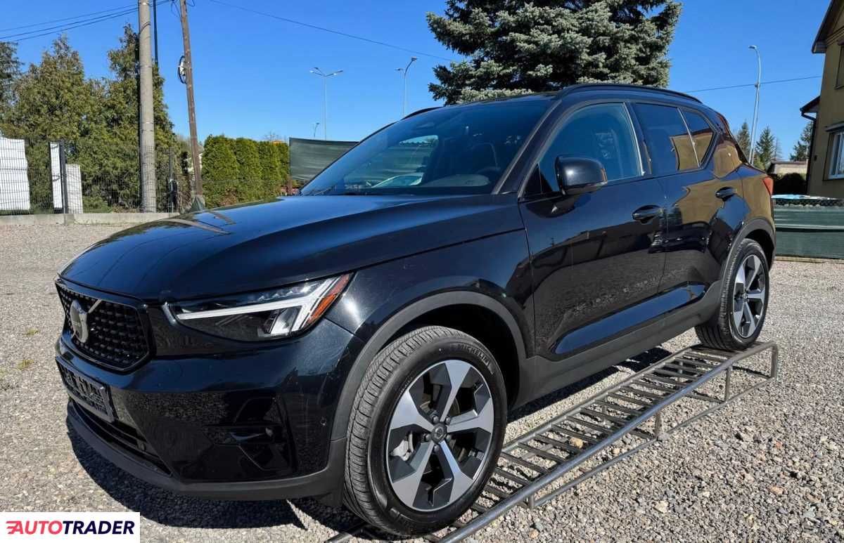 Volvo XC40 2025 2.0 250 KM