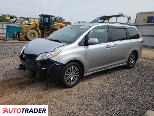 Toyota Sienna 3.0 benzyna 2020r. (KAPOLEI)