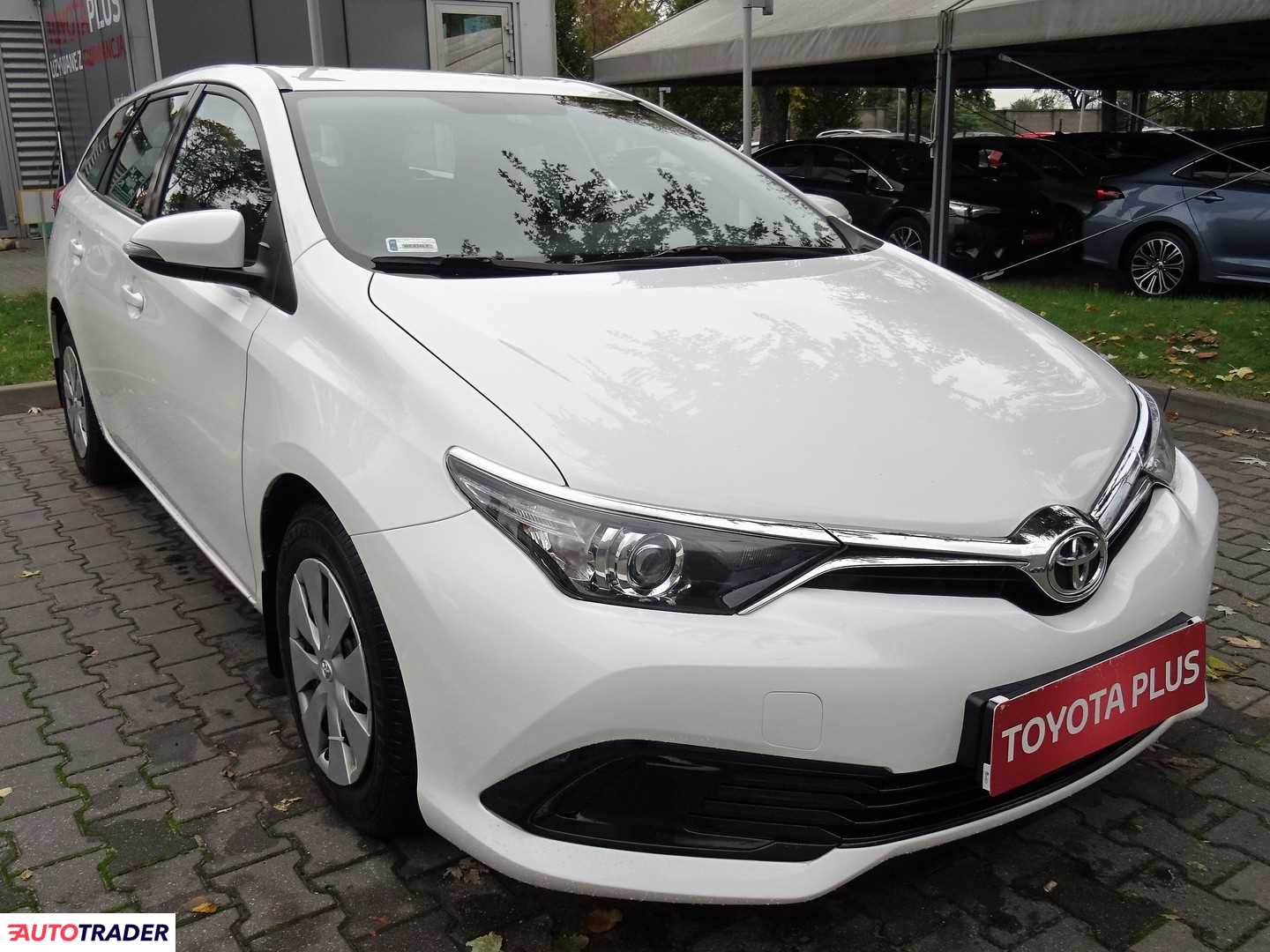 Toyota Auris 2015 1.4 90 KM Toyota Auris 2015 1.4 90 KM