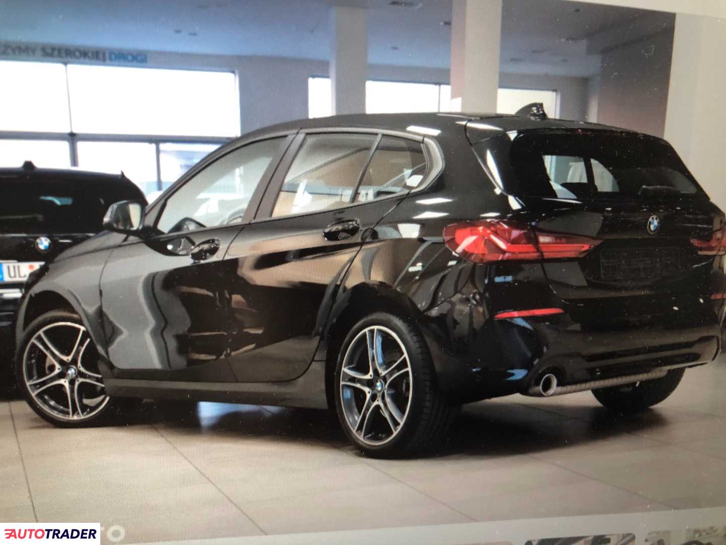 BMW Pozostałe 2021 1.5 120 KM