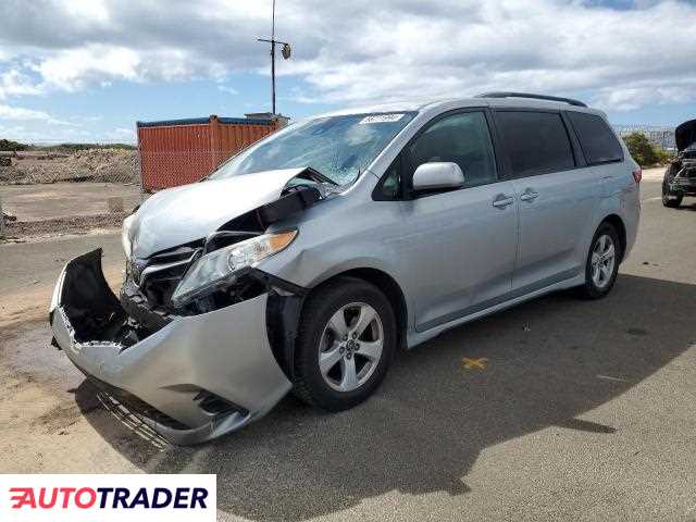 Toyota Sienna 2019 3