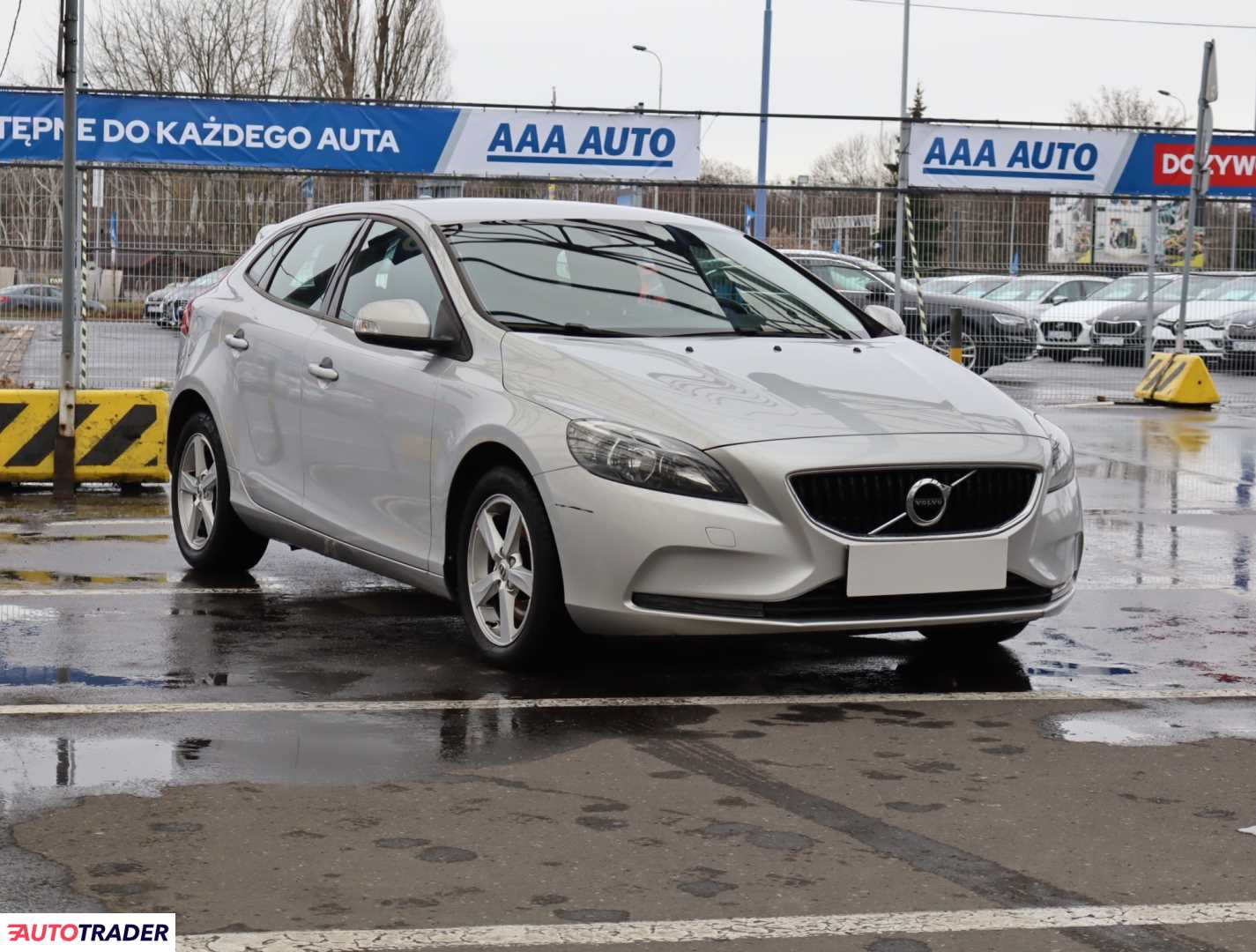 Volvo V40 2.0 150 KM 2017r. (Piaseczno)