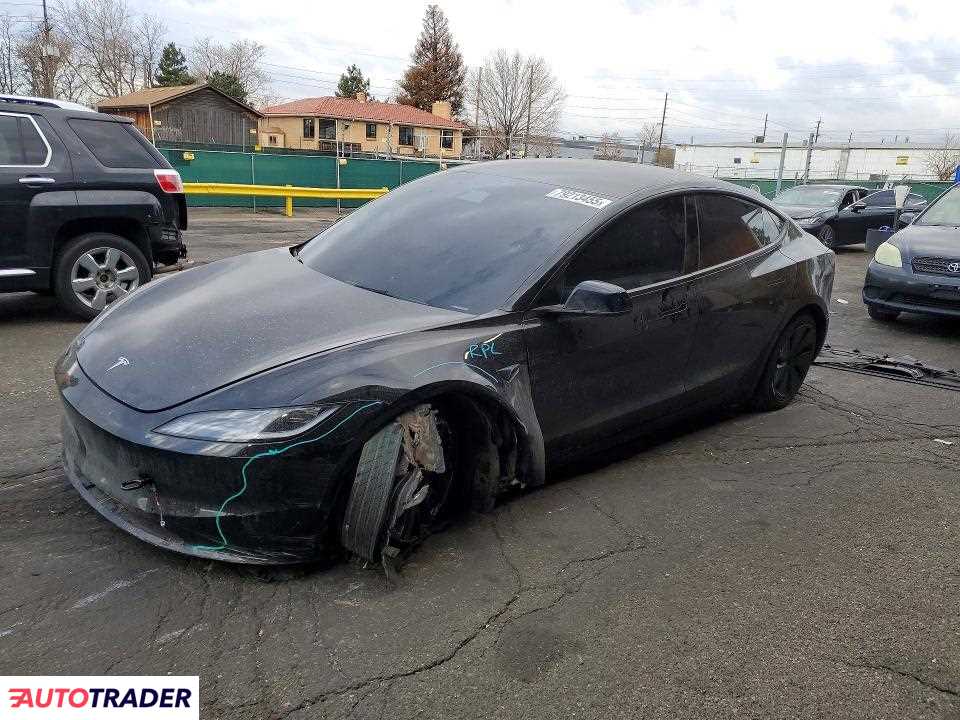 Tesla Model 3 2025