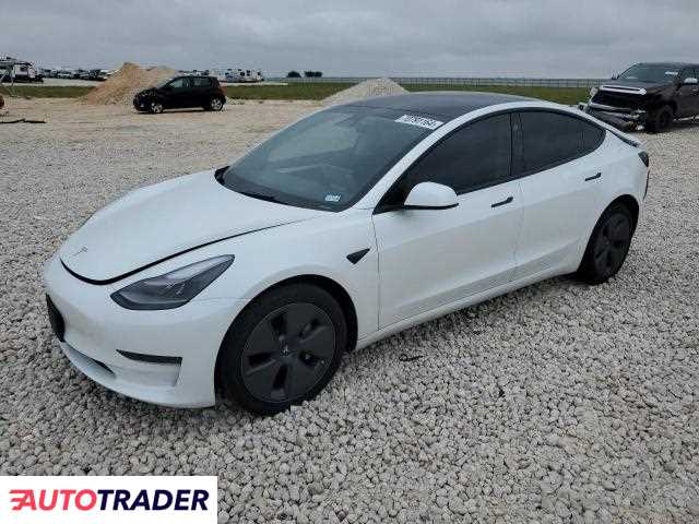 Tesla Model 3 benzyna 2023r. (TAYLOR)