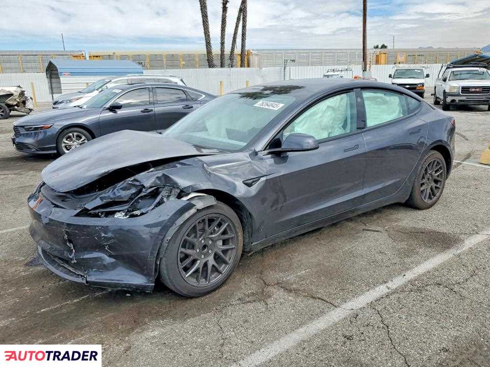 Tesla Model 3 2024