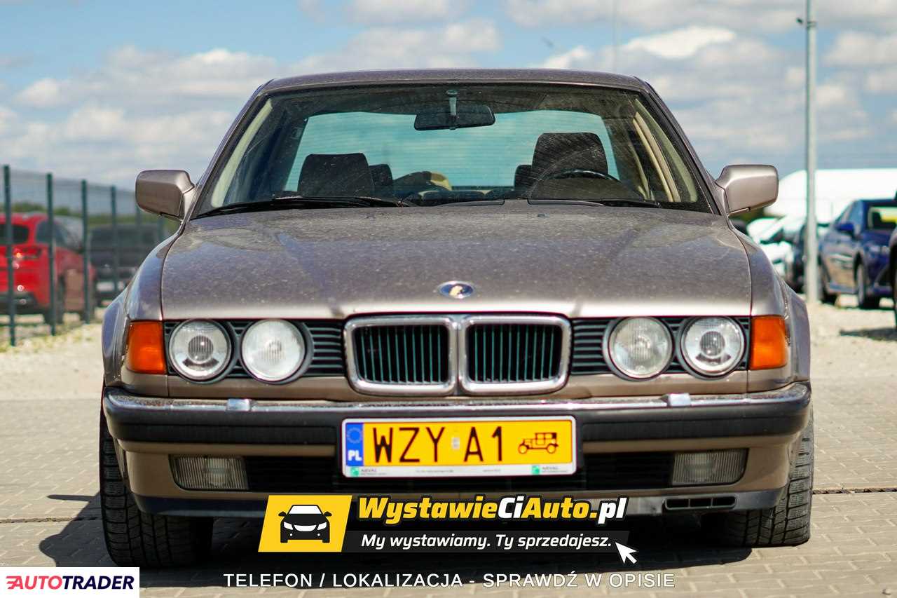 BMW 750 1989 5.0 300 KM