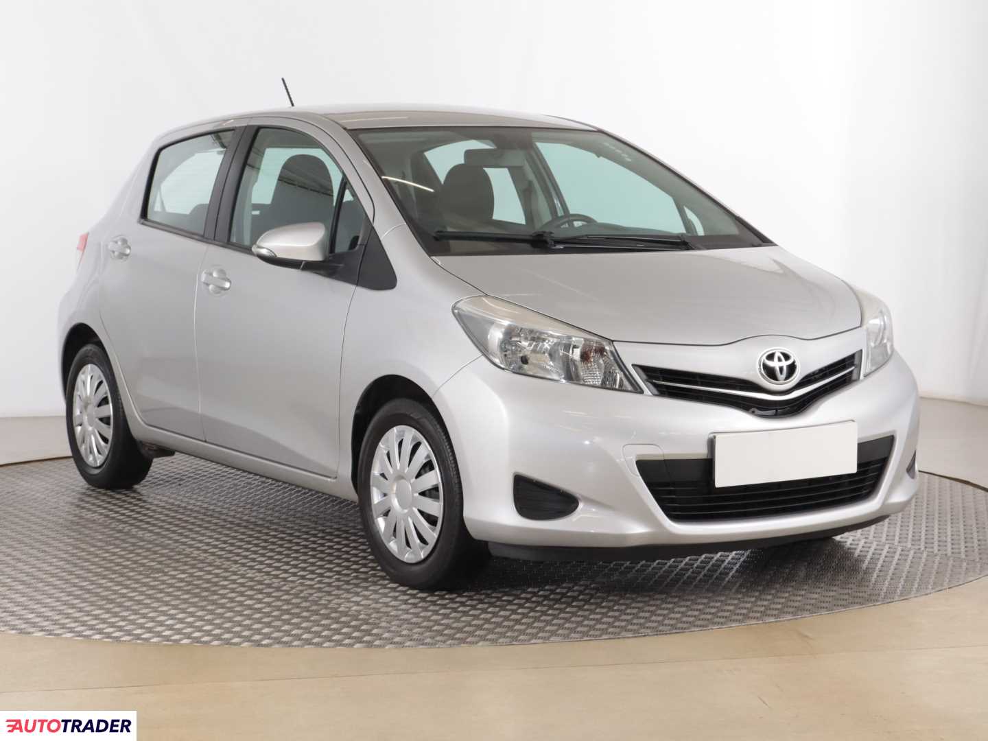 Toyota Yaris 1.3 97 KM 2013r. (Piaseczno)