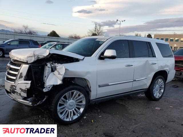 Cadillac Escalade 6.0 benzyna 2019r. (LITTLETON)