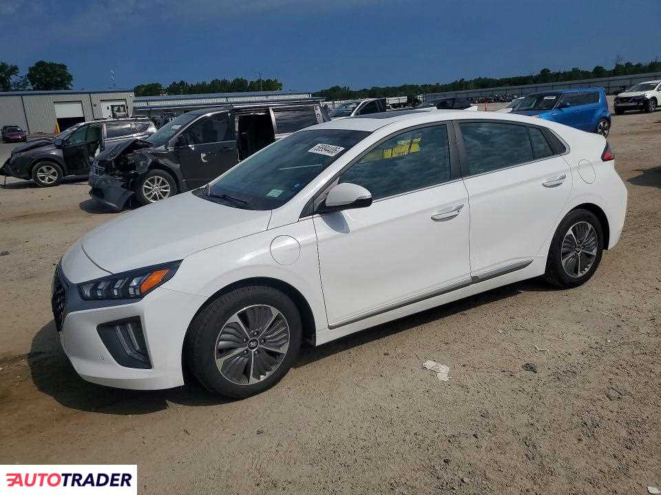 Hyundai IONIQ Hybrid 2021 1