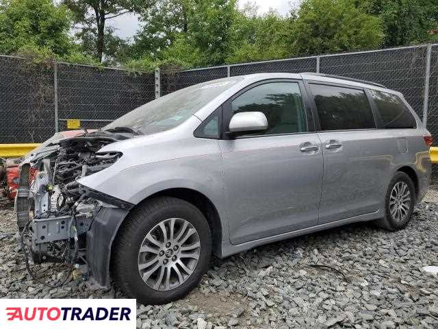 Toyota Sienna 2018 3