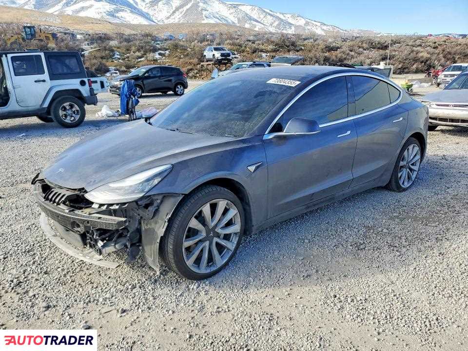 Tesla Model 3 2020