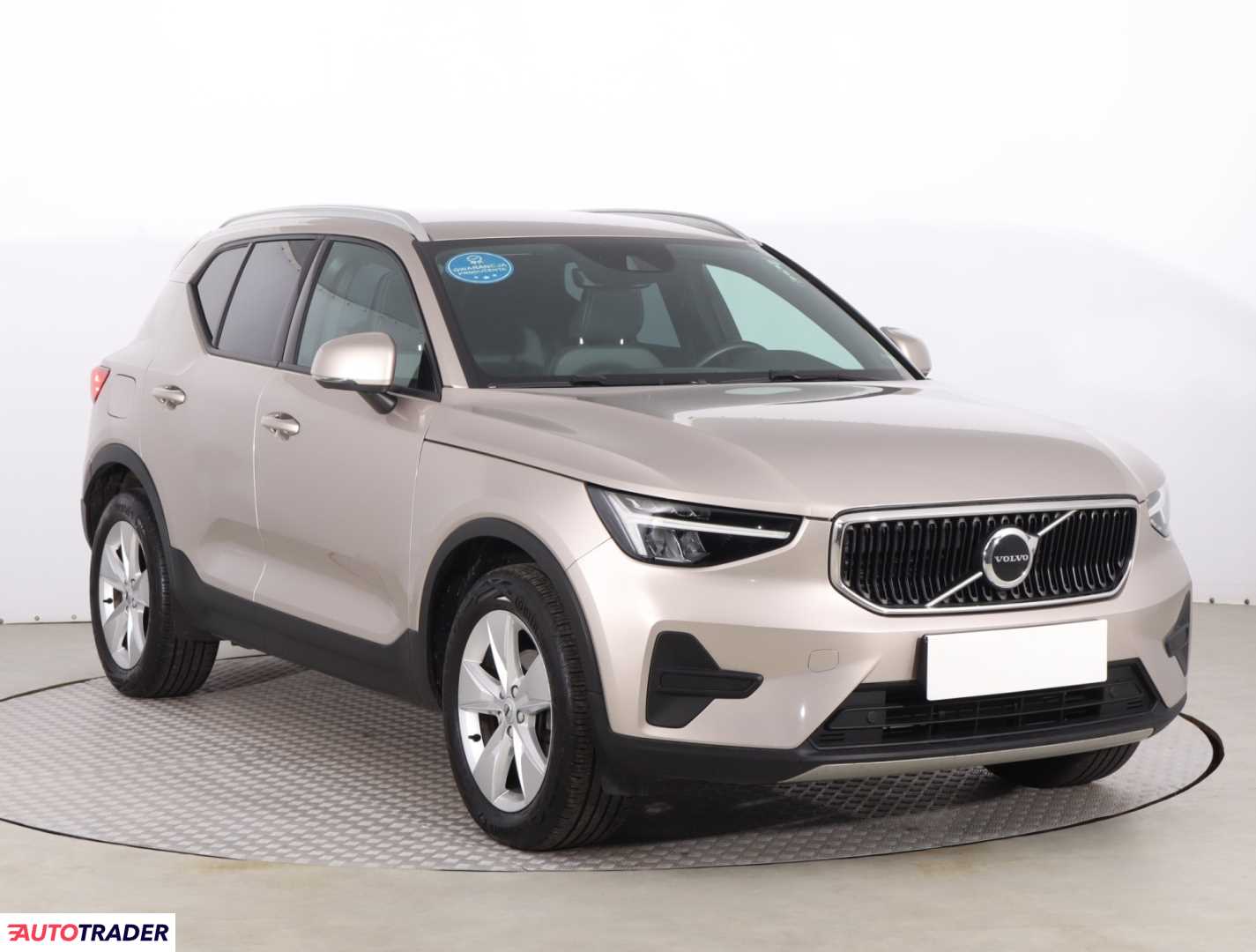 Volvo XC40 2023 1.5 127 KM