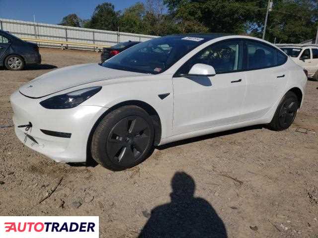 Tesla Model 3 benzyna 2023r. (CHATHAM)