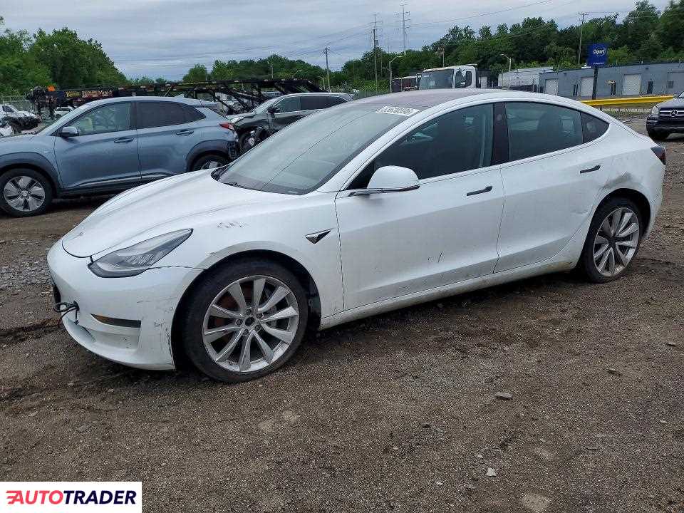 Tesla Model 3 2020
