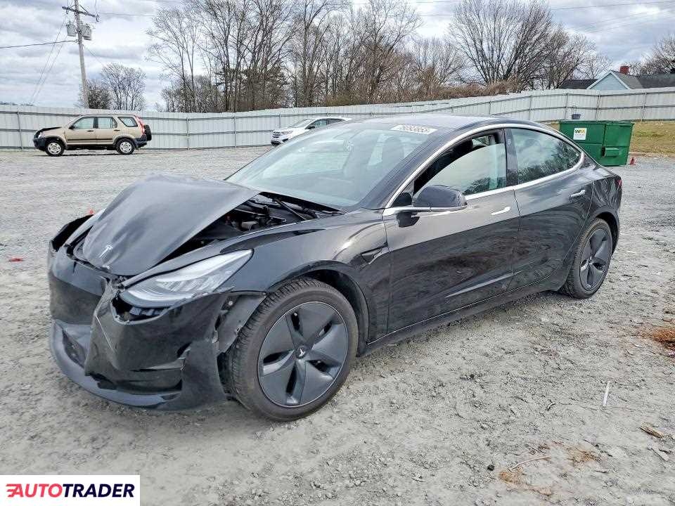 Tesla Model 3 2020