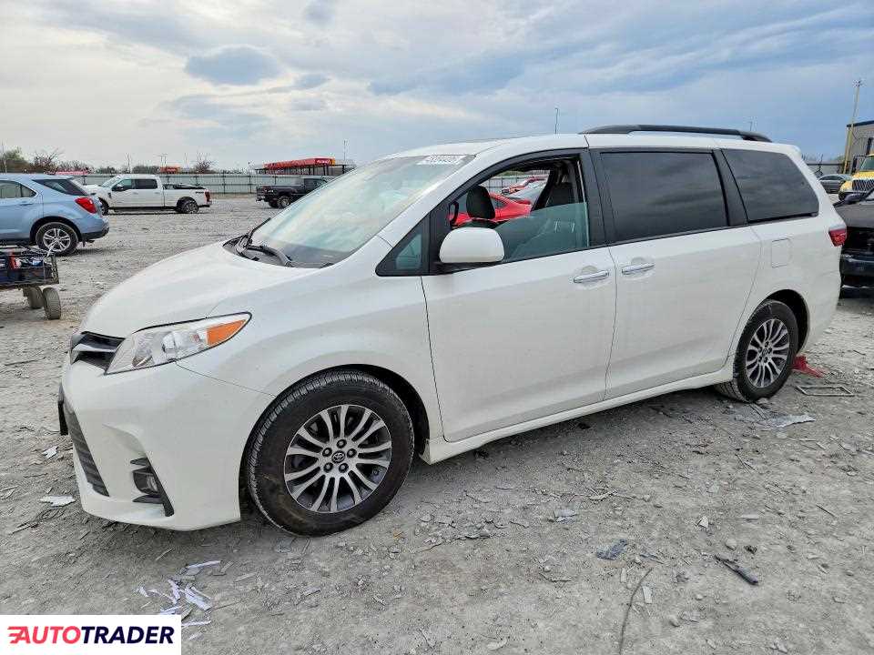 Toyota Sienna 2020 3