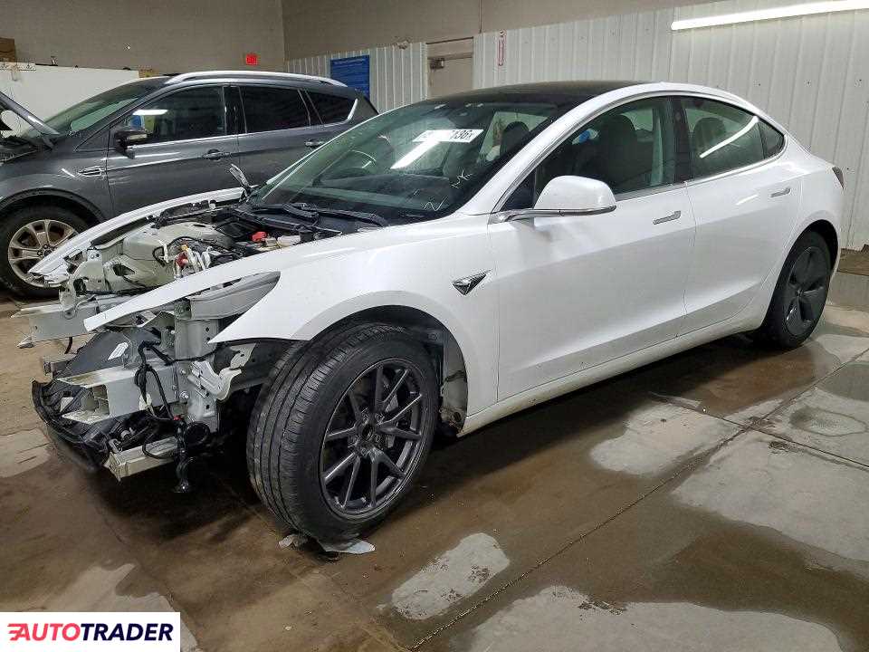 Tesla Model 3 2020
