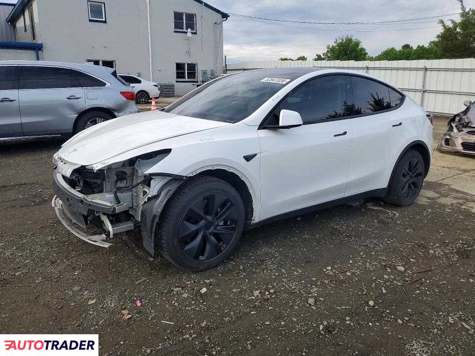 Tesla Model Y 2025