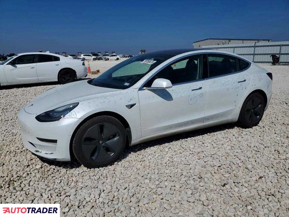 Tesla Model 3 2020