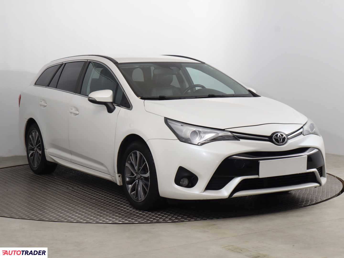 Toyota Avensis 2015 2.0 140 KM Toyota Avensis 2015 2.0 140 KM