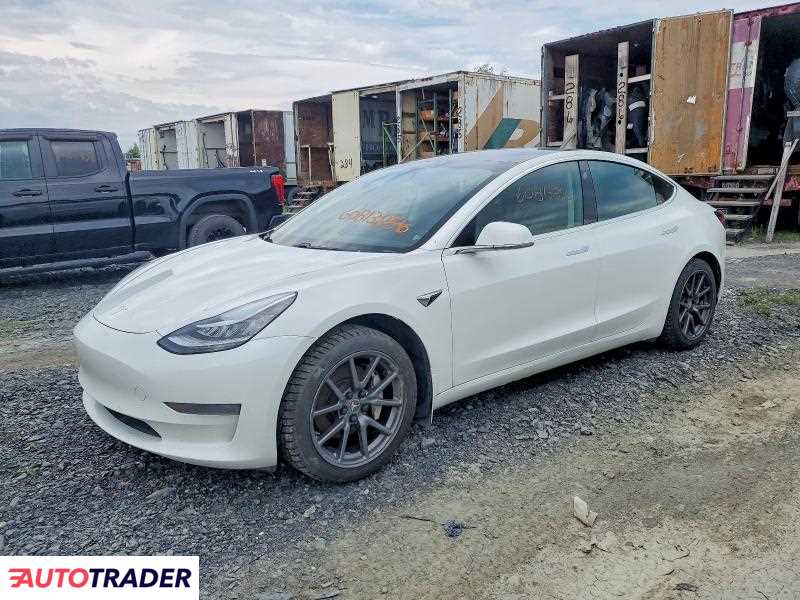Tesla Model 3 2020