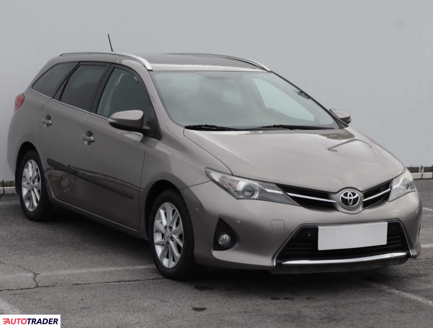 Toyota Auris 2013 1.6 130 KM