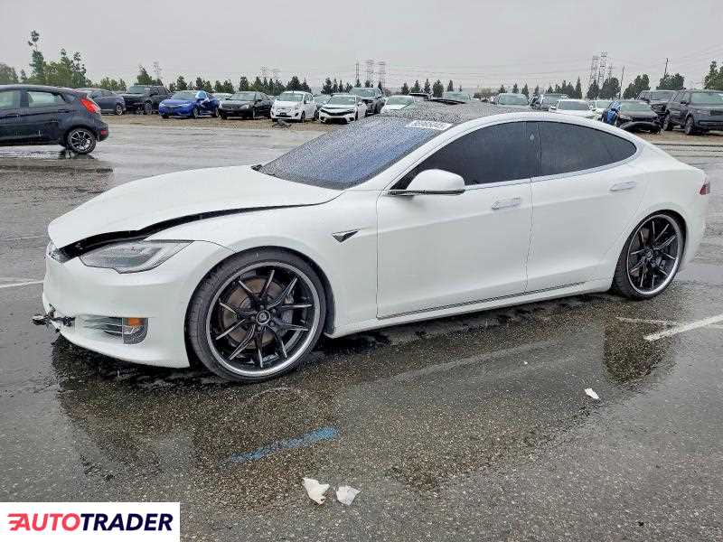 Tesla Model S 2021
