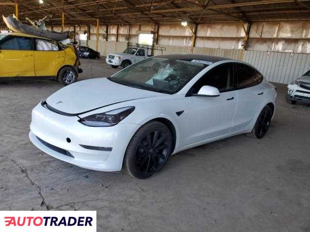 Tesla Model 3 benzyna 2023r. (PHOENIX)