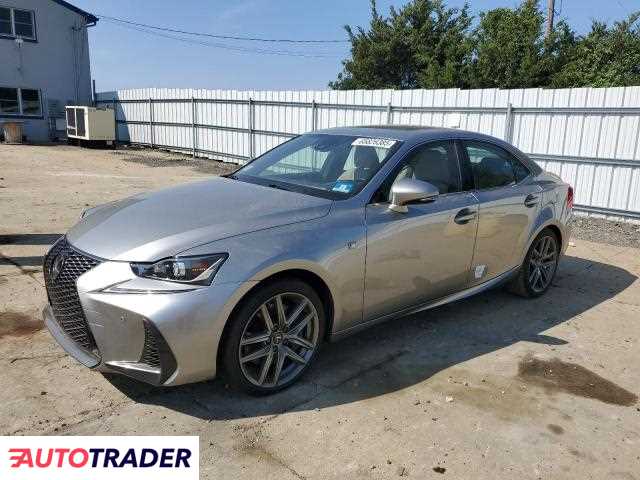 Lexus IS 2019 3