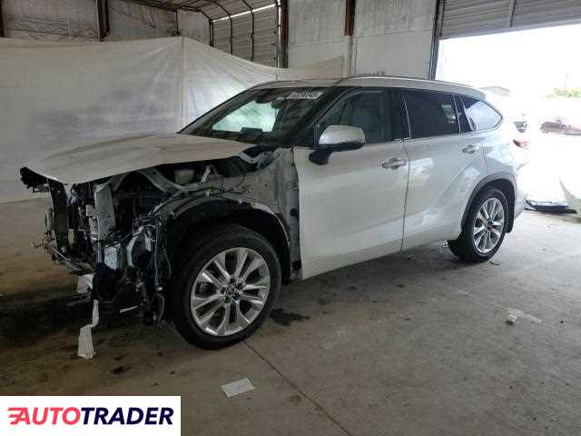 Toyota Highlander 2021 3