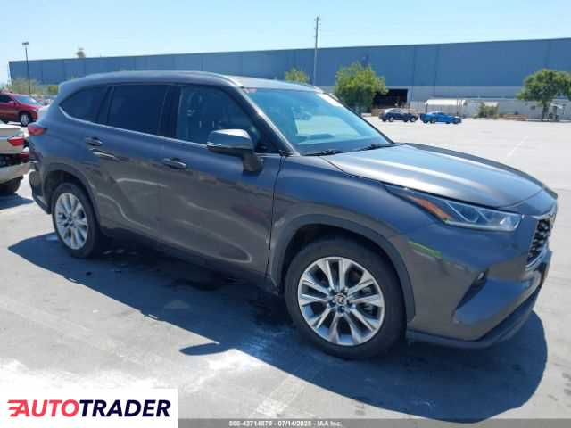 Toyota Highlander 2021 3