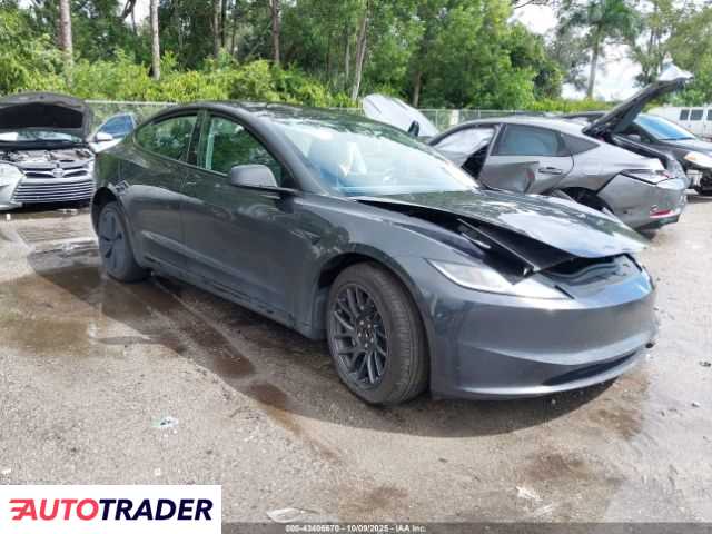 Tesla Model 3 2025