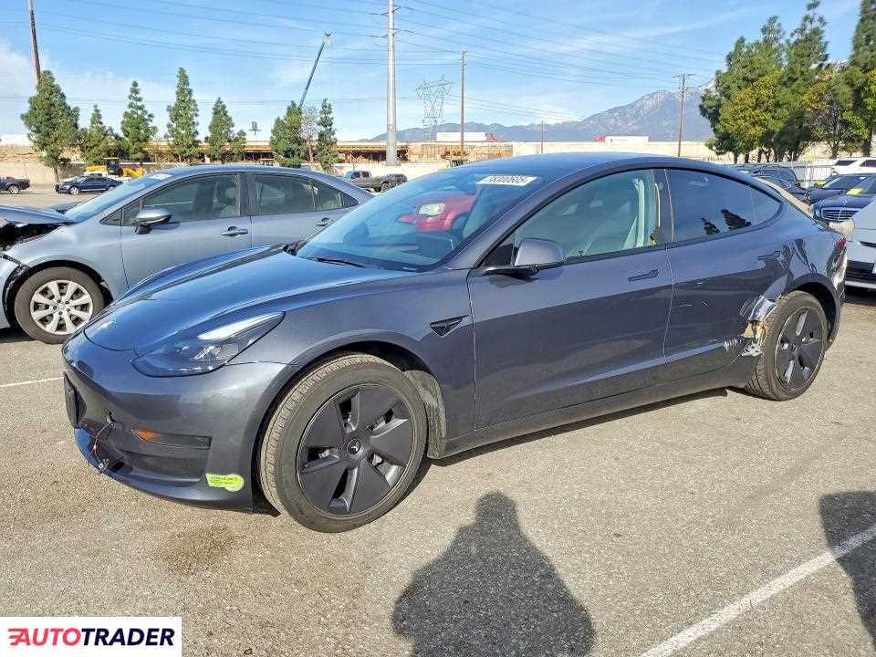 Tesla Model 3 2023