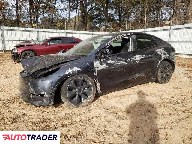 Tesla Model Y benzyna 2024r. (AUSTELL)