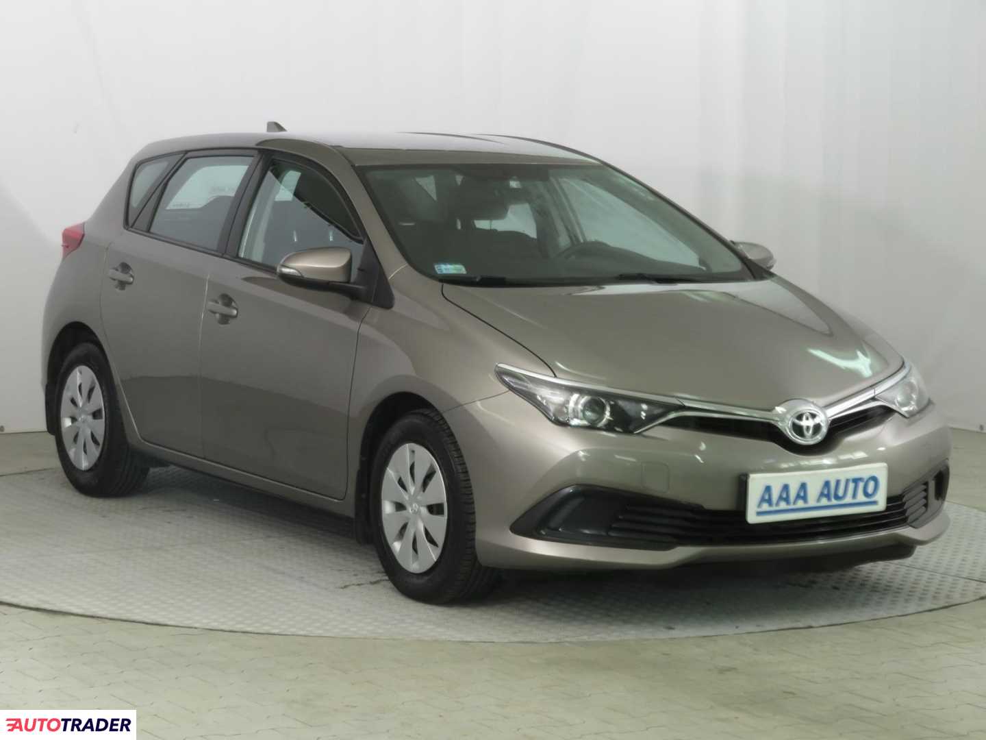 Toyota Auris 2015 1.4 88 KM Toyota Auris 2015 1.4 88 KM