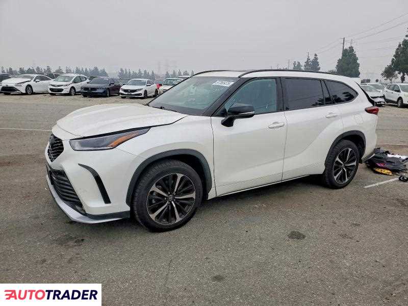 Toyota Highlander 2021 3