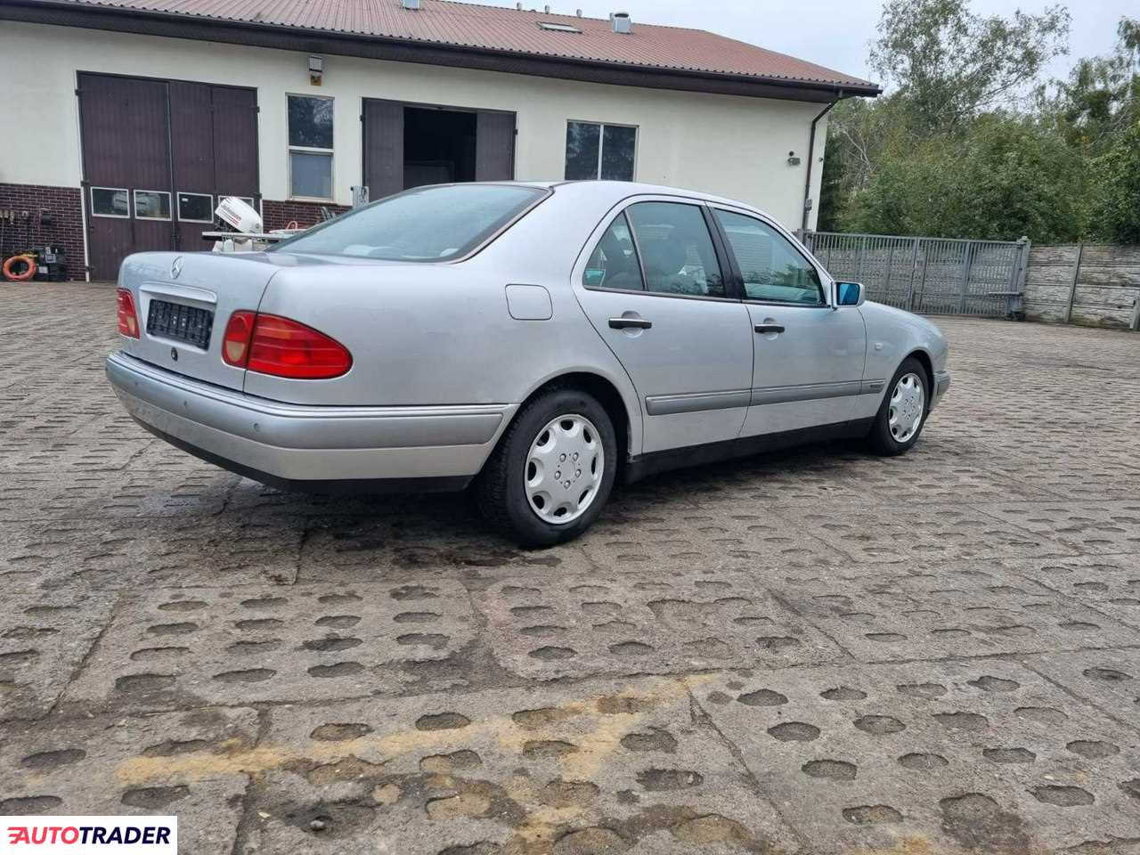 Mercedes E-klasa 1997 3.0 129 KM