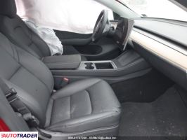 Tesla Model Y 2025