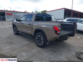 Nissan Titan 2022 5